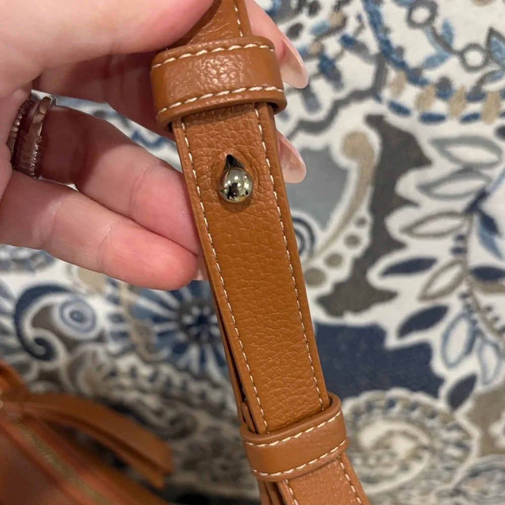 Tan hobo bag